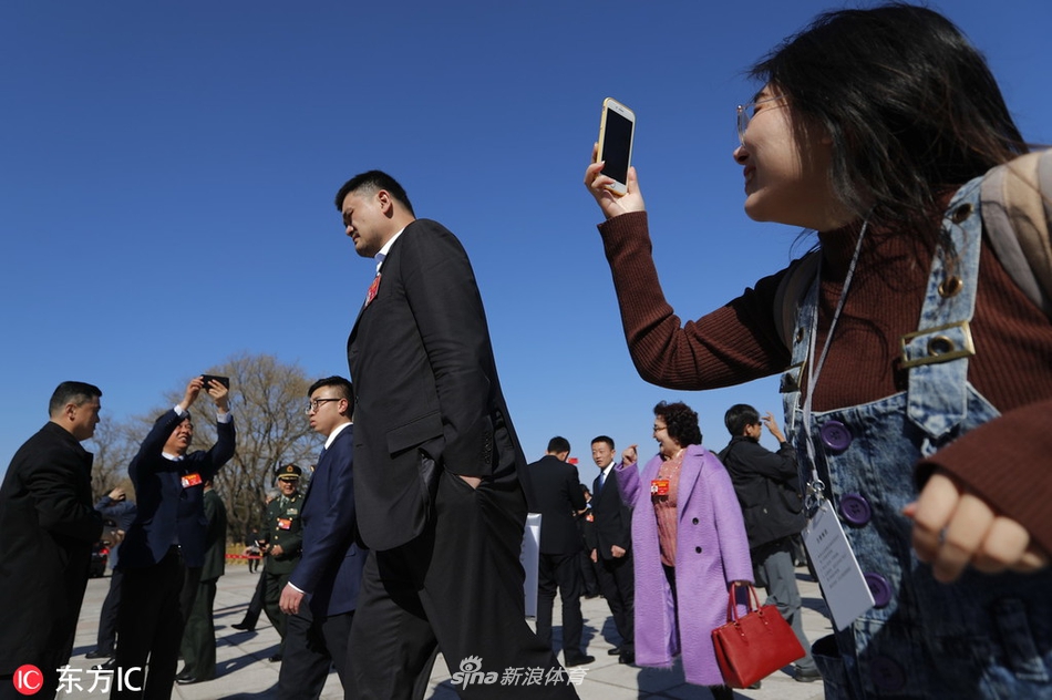 姚明出席2019年两会