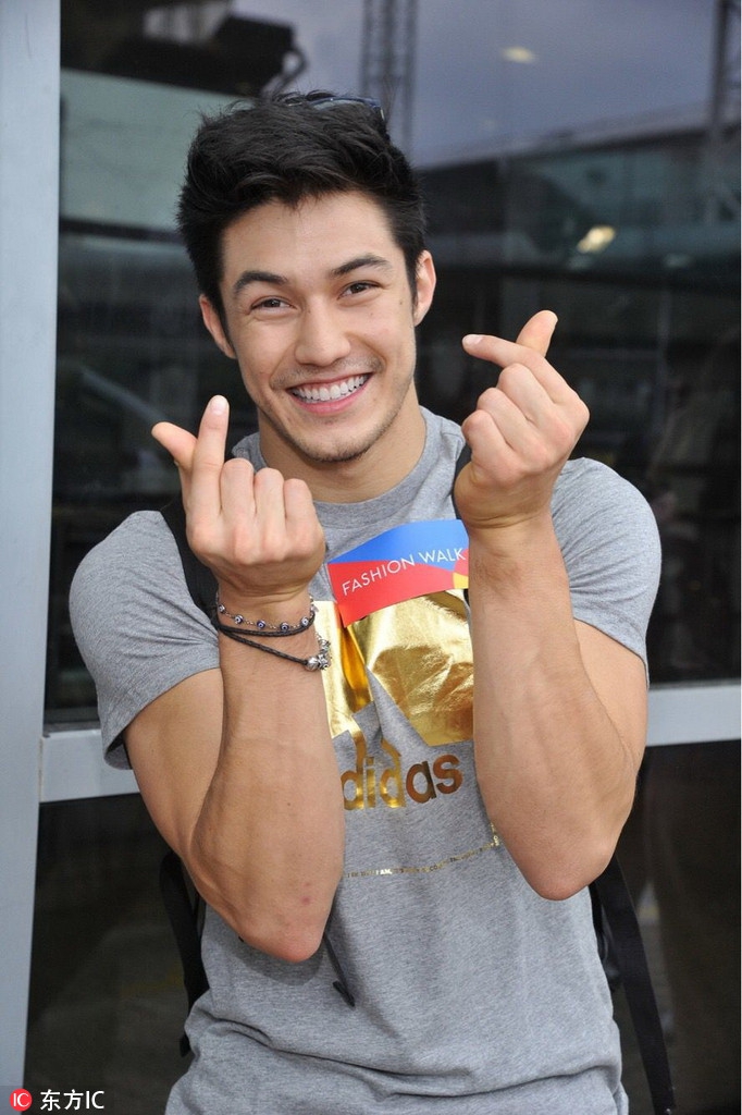 全球爆红24岁巴西体操王子