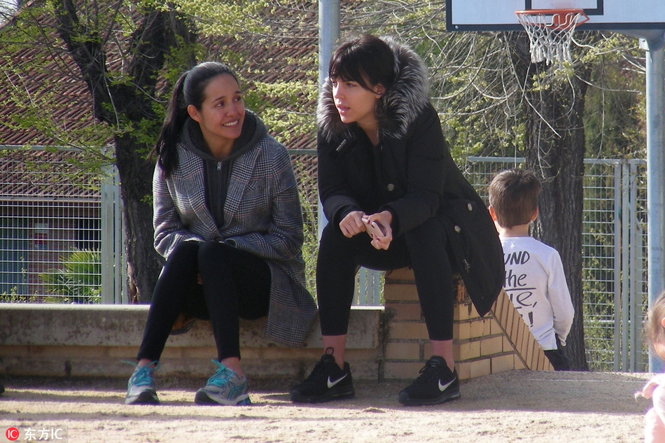 C罗女友观看迷你罗比赛