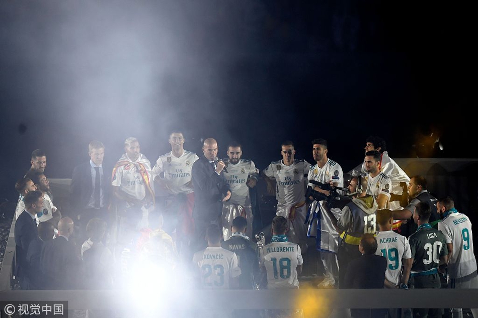 皇马欧冠夺冠举行冠军游行 C罗成为焦点