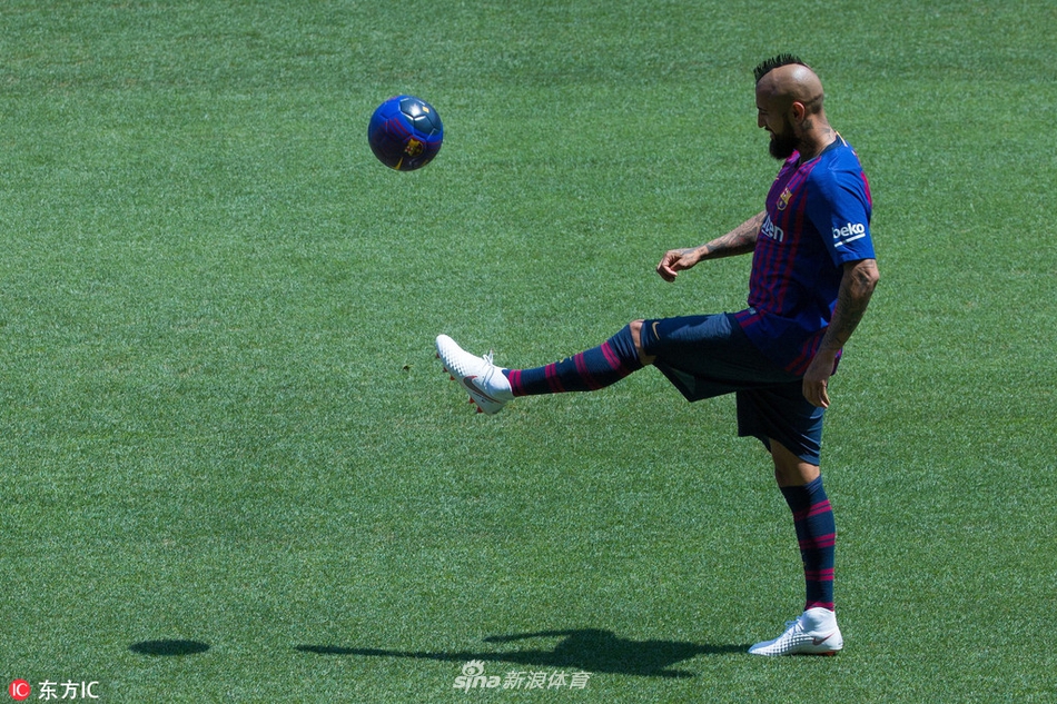 比达尔亮相诺坎普球场