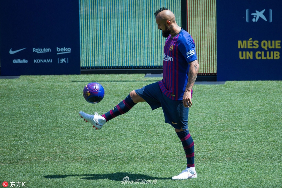 比达尔亮相诺坎普球场