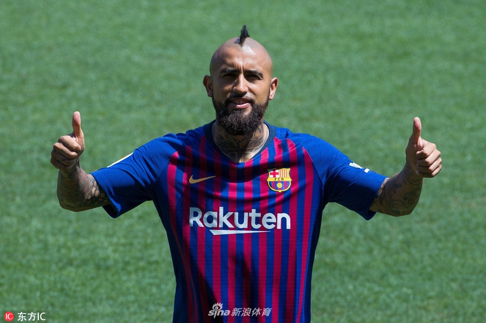 比达尔亮相诺坎普球场