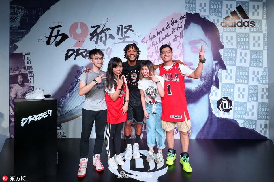 罗斯与球迷互动现场气氛火爆