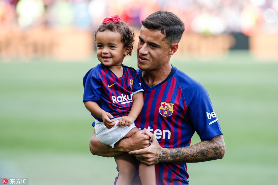 巴萨众星家人亮相诺坎普