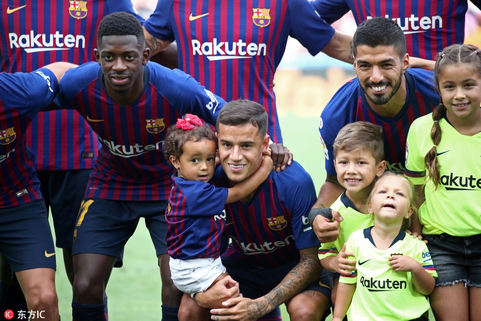 巴萨众星家人亮相诺坎普