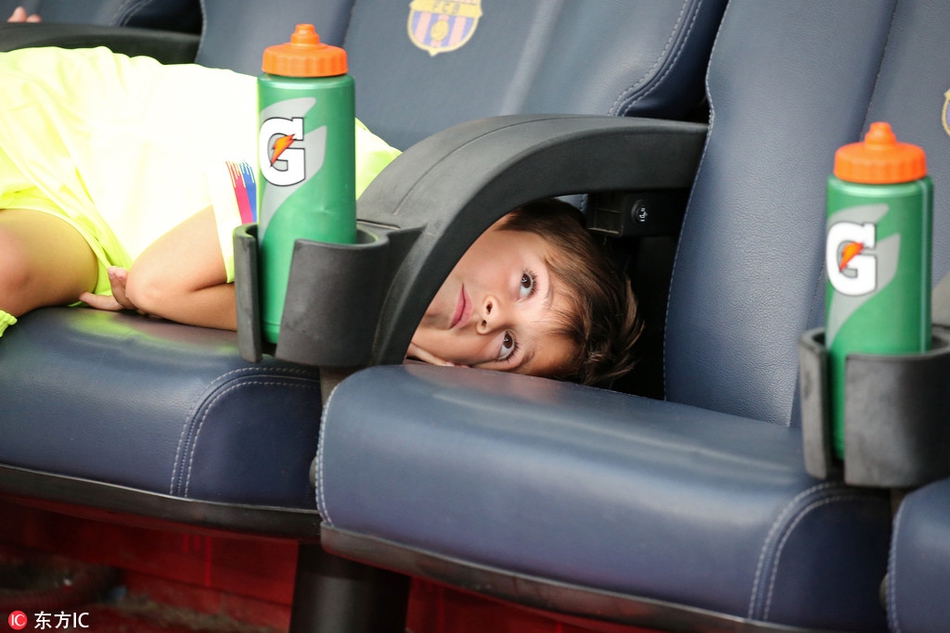 巴萨众星家人亮相诺坎普