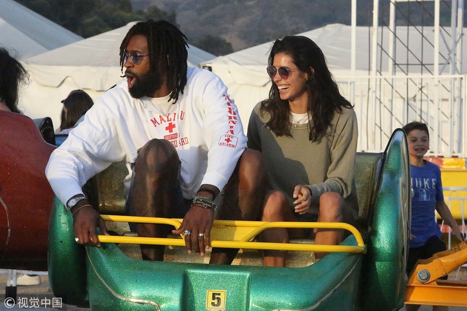 小乔丹休赛期度假享受二人世界