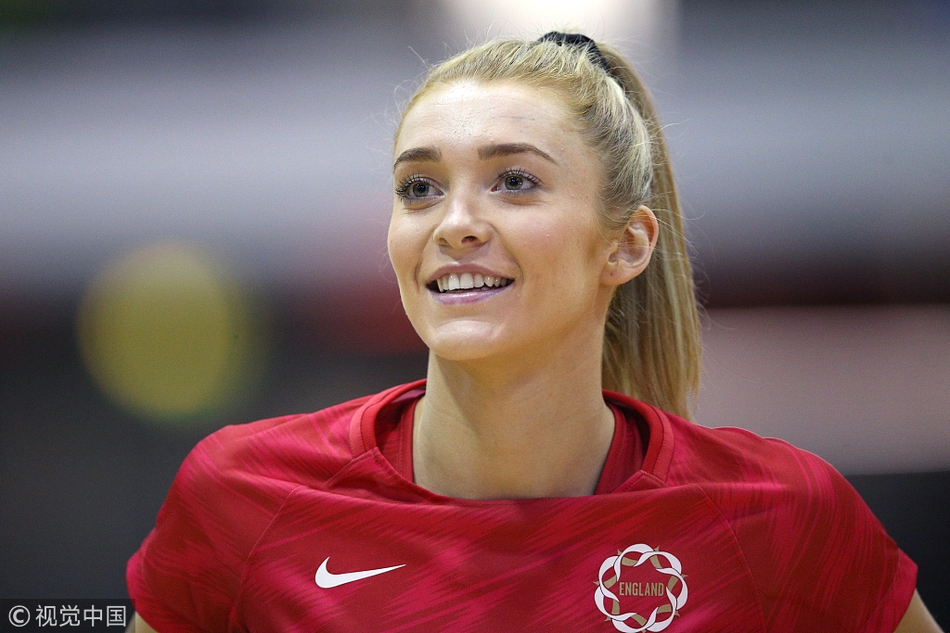 英式篮球甜心霍斯比“以腿服人”