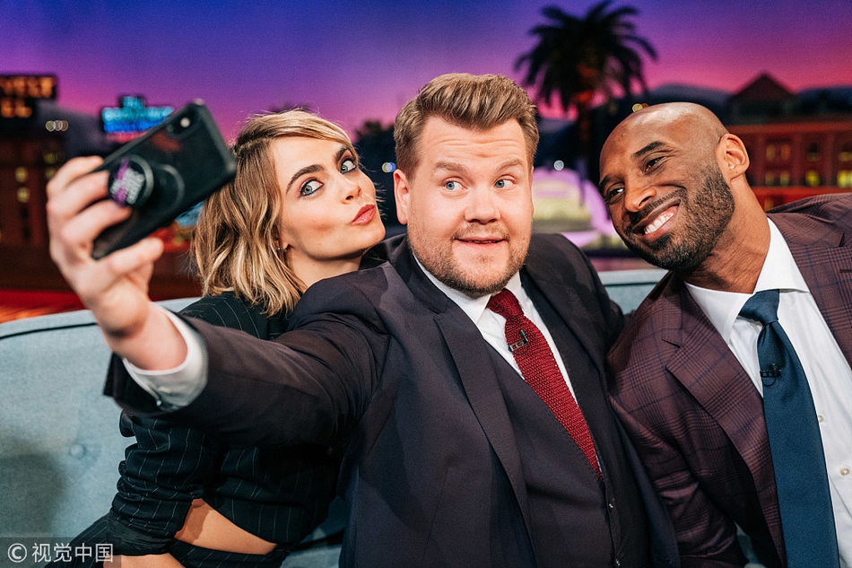 科比参与综艺节目 玩真心话大冒险