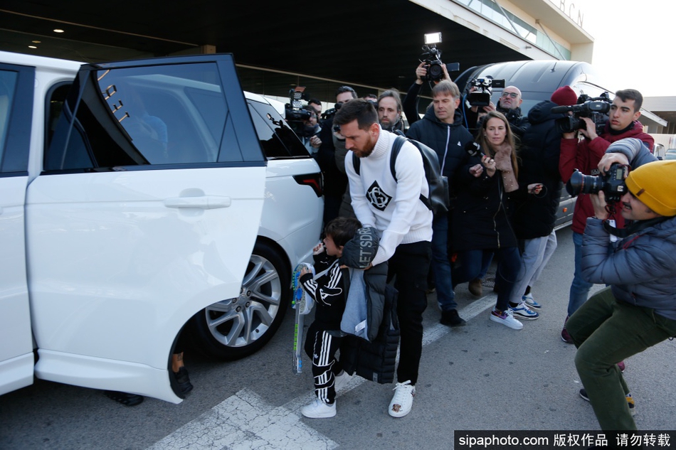 梅西和苏亚雷斯结束圣诞假期 返回巴塞罗那备战比赛