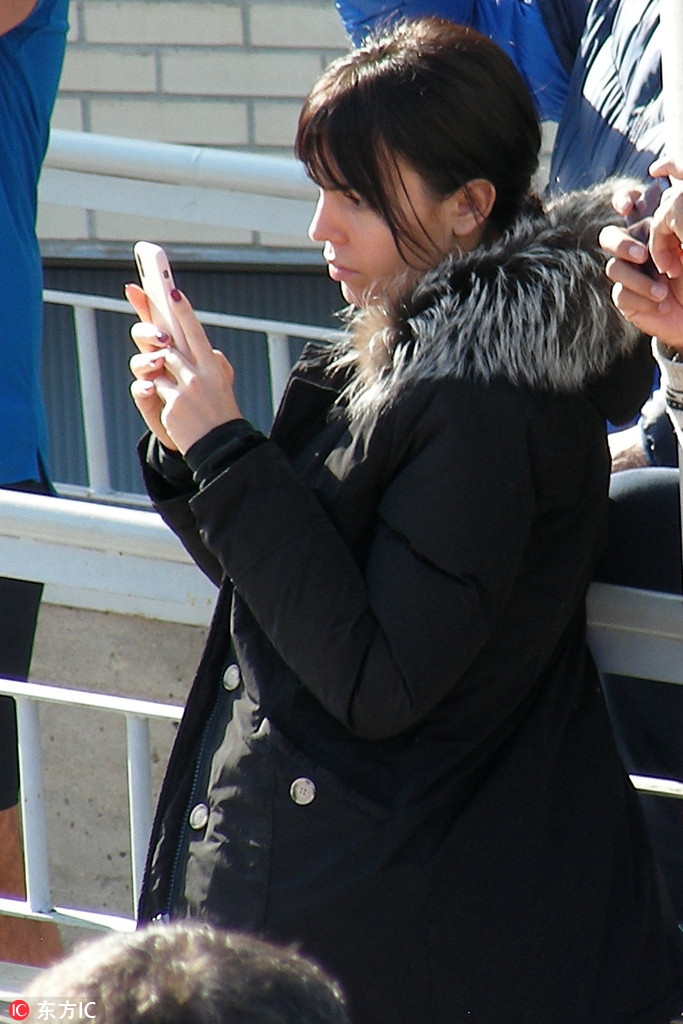 C罗女友观看迷你罗比赛