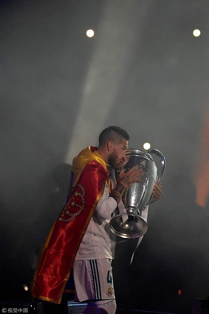 皇马欧冠夺冠举行冠军游行 C罗成为焦点