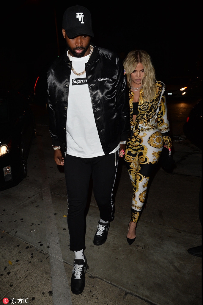 汤普森与女友科勒-卡戴珊深夜外出