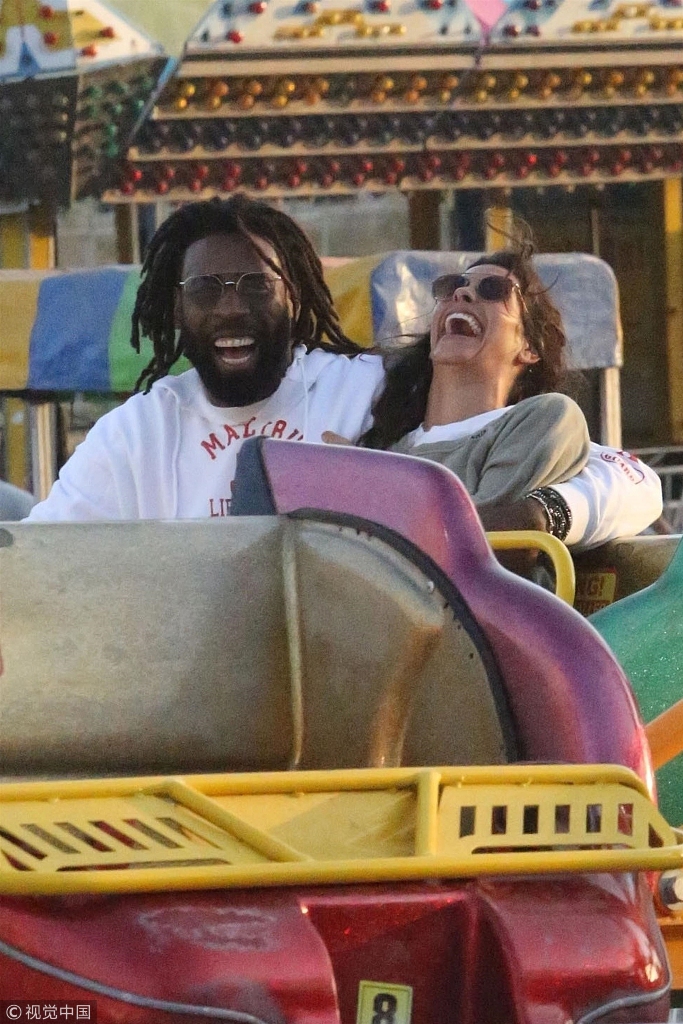 小乔丹休赛期度假享受二人世界