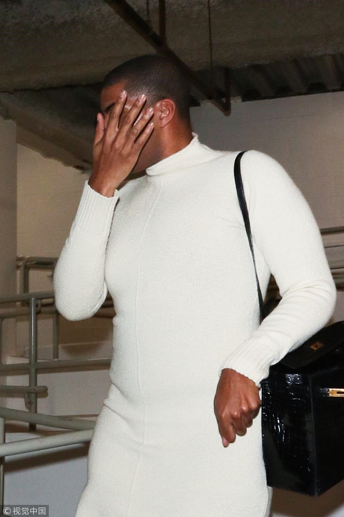 EJ约翰逊连衣裙造型变身大妈