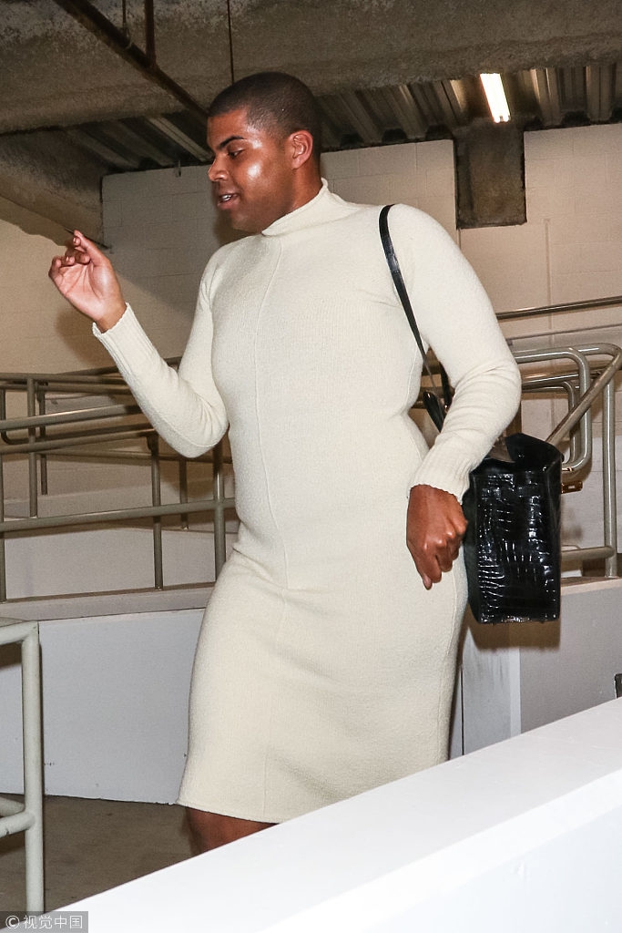 EJ约翰逊连衣裙造型变身大妈