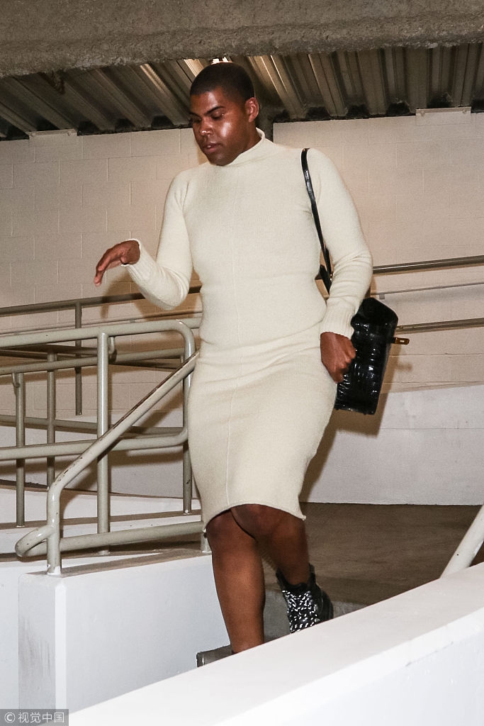 EJ约翰逊连衣裙造型变身大妈