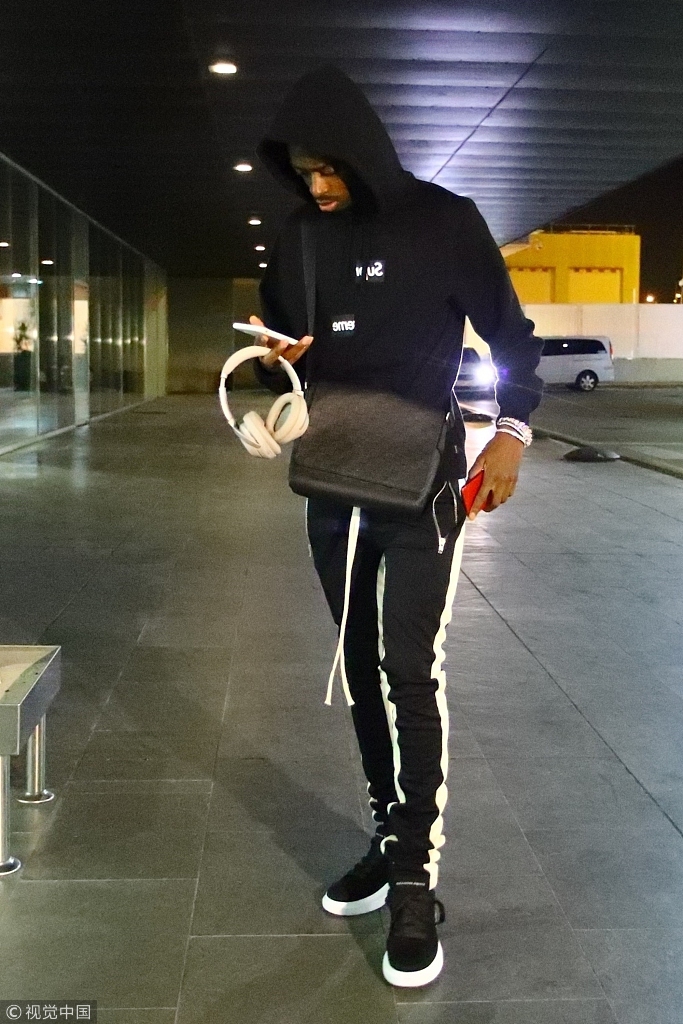 巴萨小将登贝莱享受休假时光