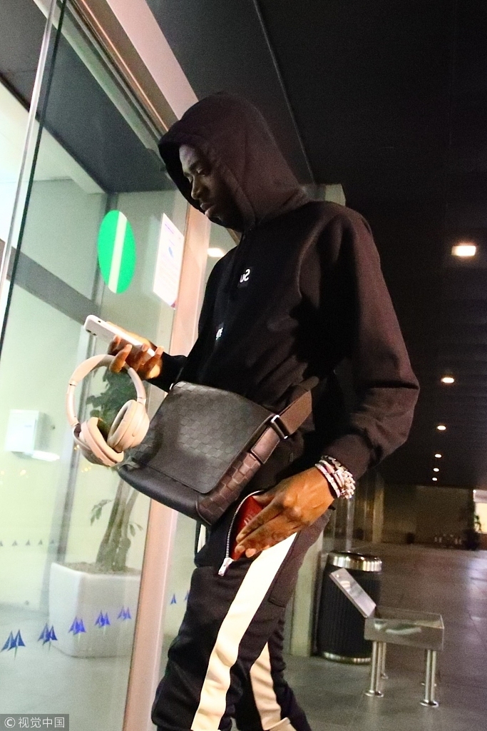 巴萨小将登贝莱享受休假时光