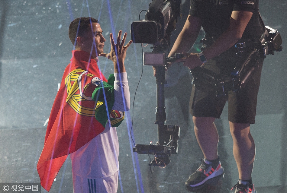 皇马欧冠夺冠举行冠军游行 C罗成为焦点