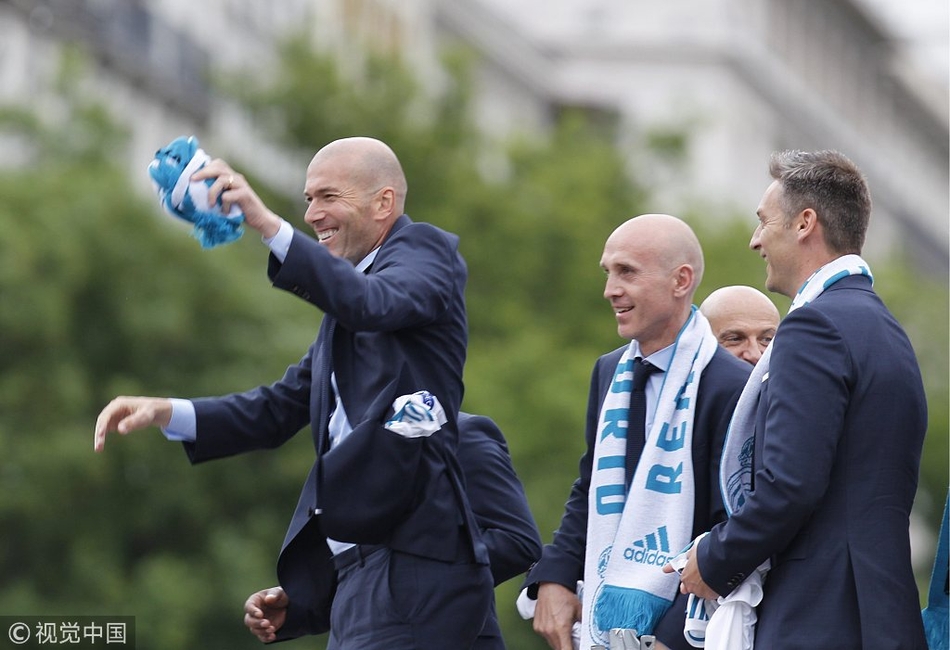 皇马欧冠夺冠举行冠军游行 C罗成为焦点