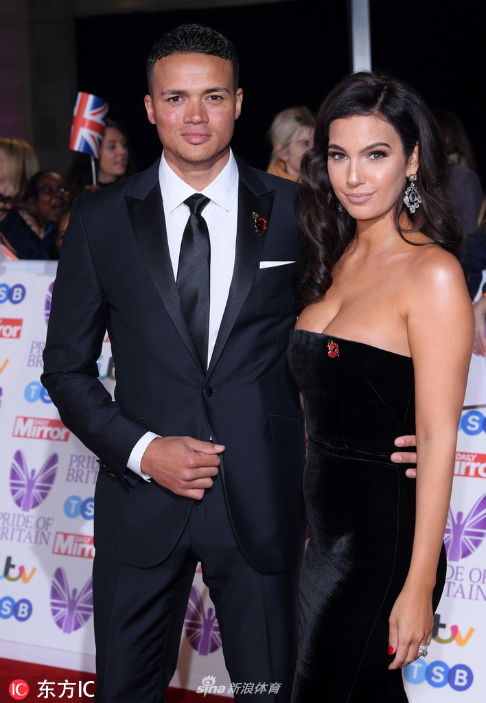 前英格兰球星杰梅因出席颁奖礼