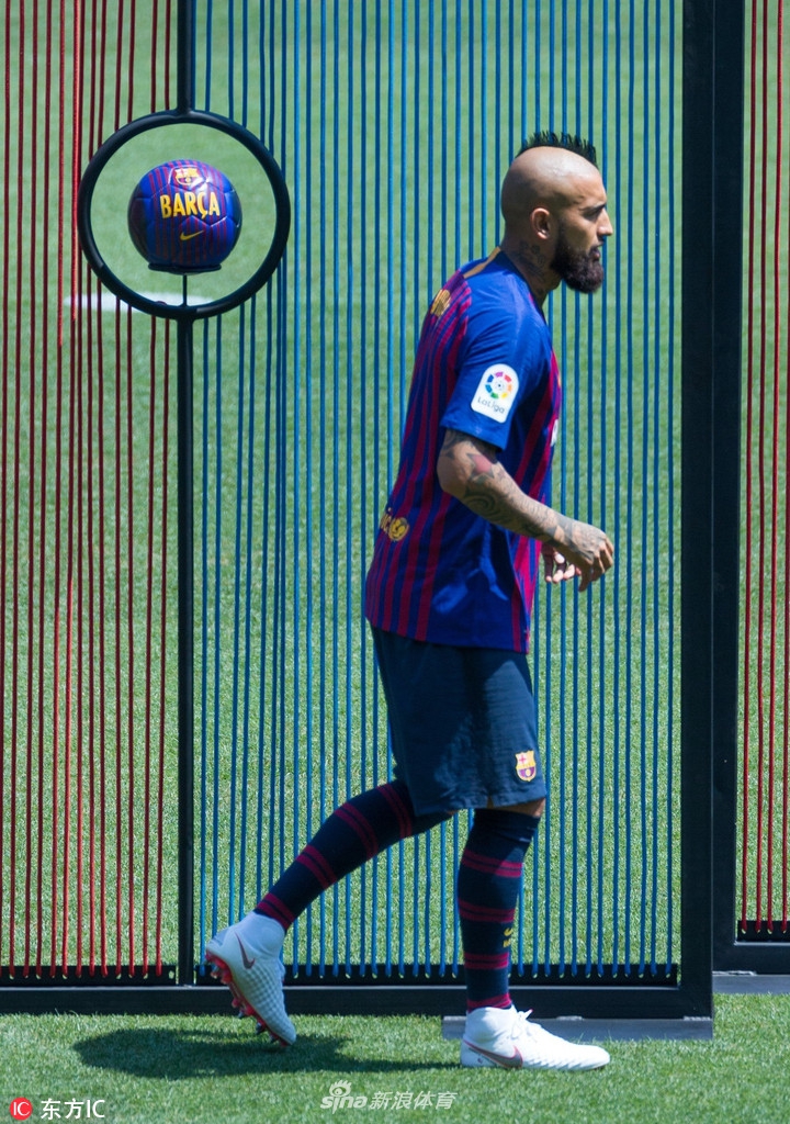 比达尔亮相诺坎普球场