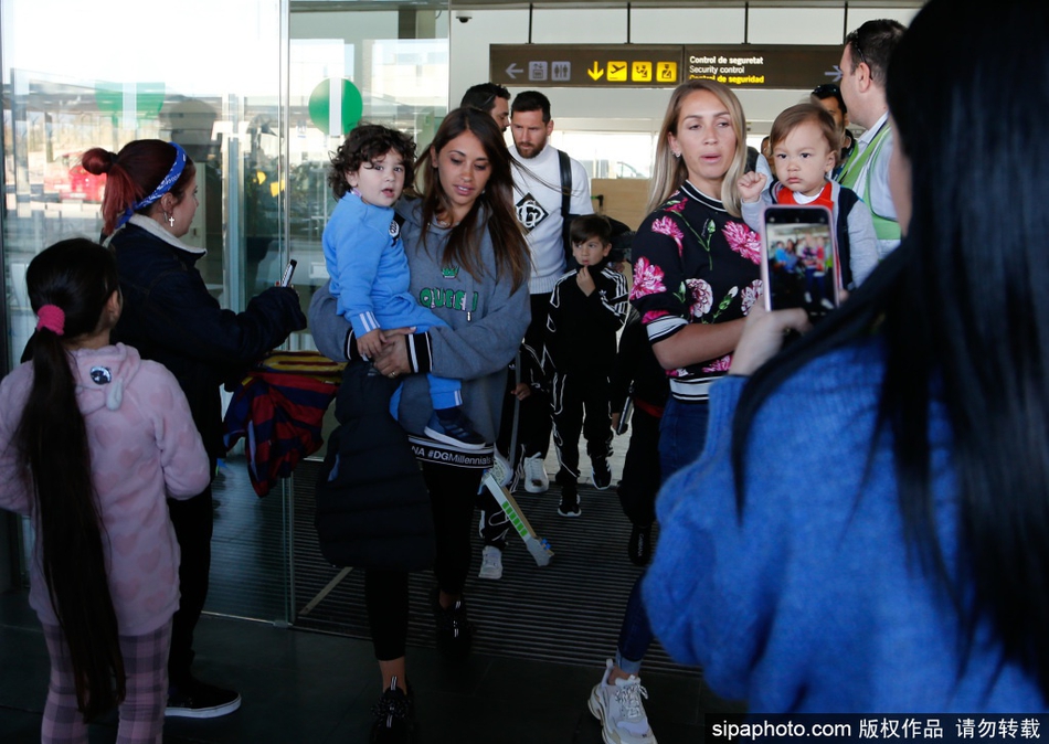 梅西和苏亚雷斯结束圣诞假期 返回巴塞罗那备战比赛