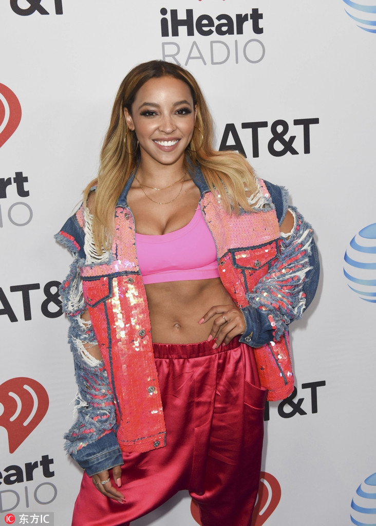 本-西蒙斯深情告白公布恋情