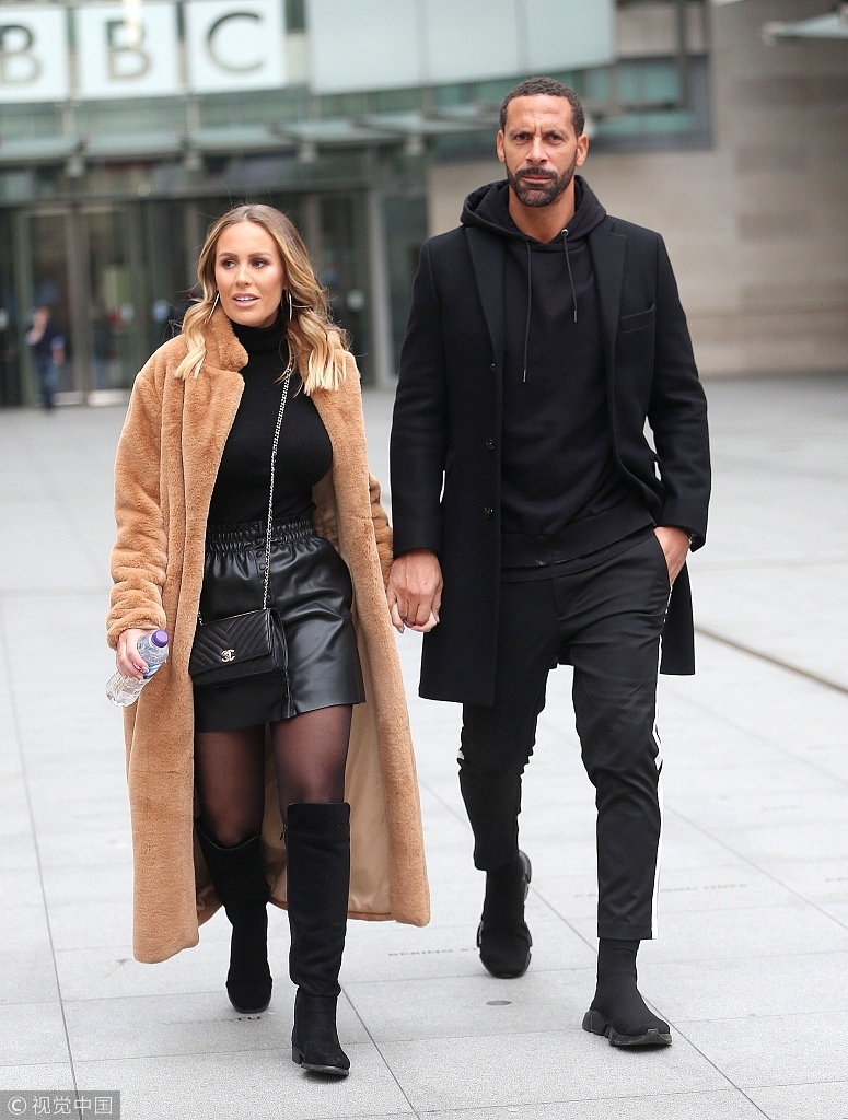 曼联名宿费迪南德携女友外出