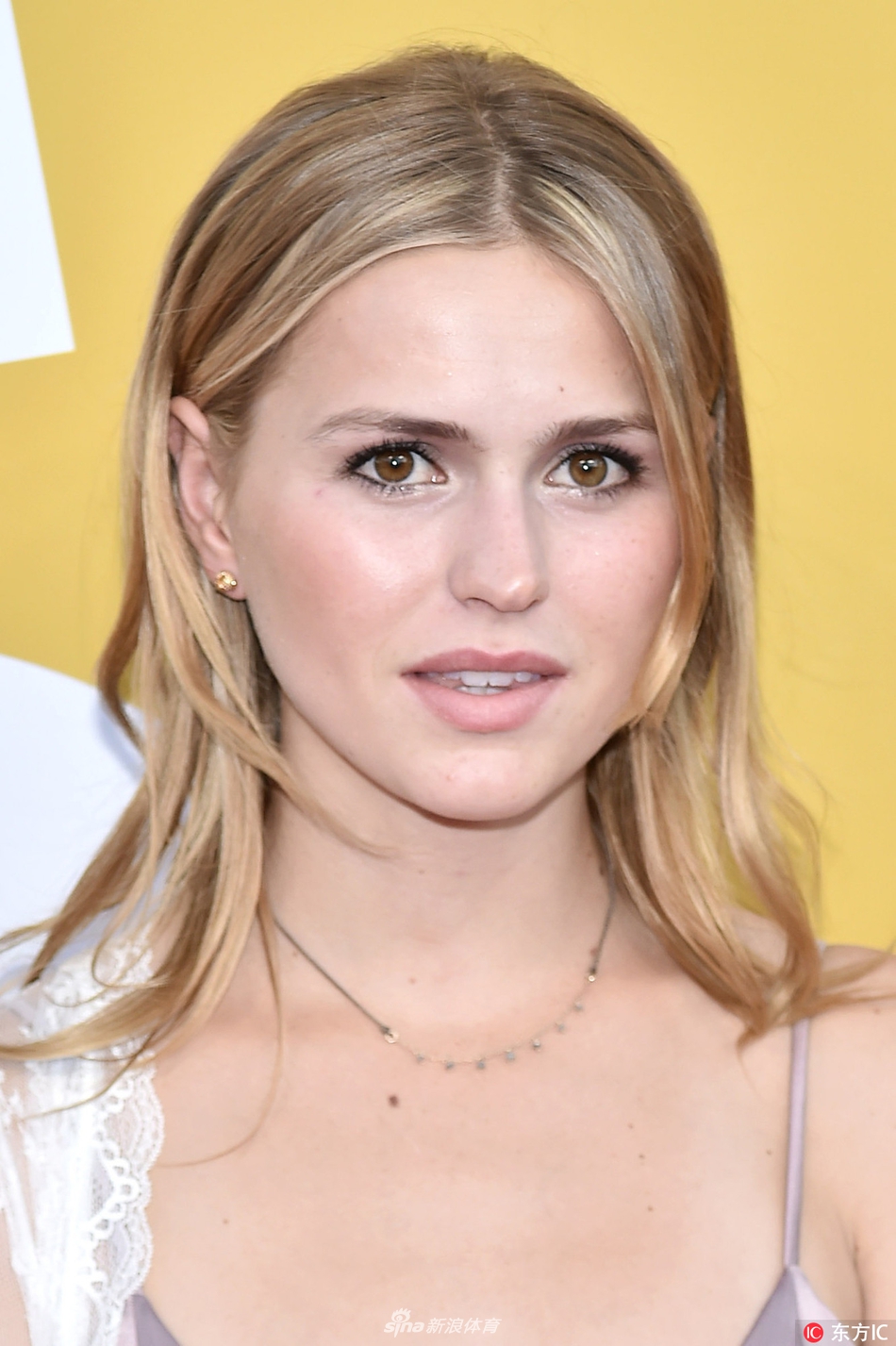 雄鹿老板女儿闪耀nba颁奖典礼