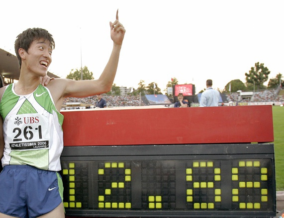 历史上的今天刘翔打破纪录