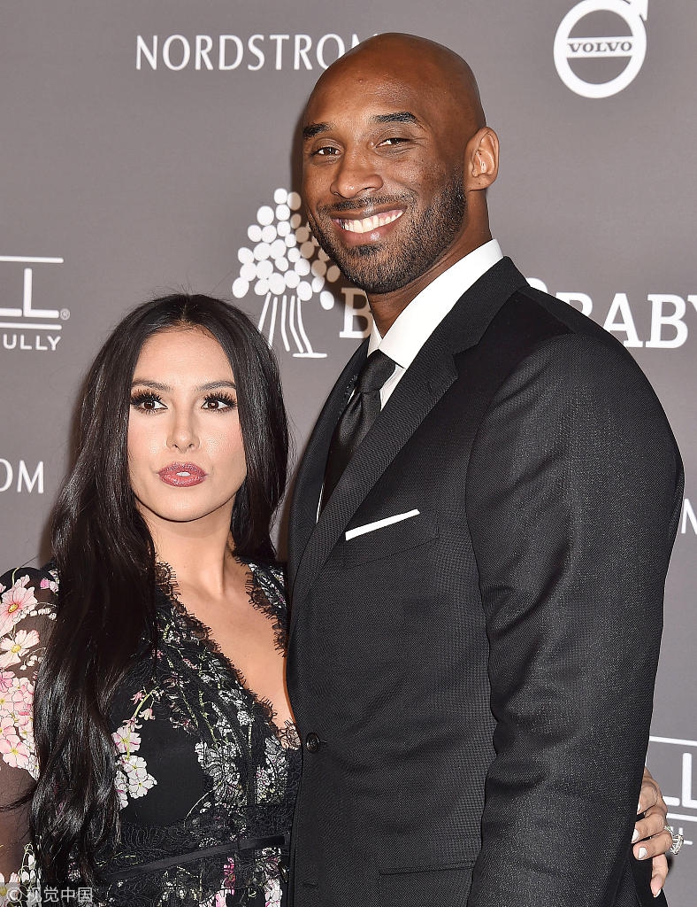 科比携爱妻出席活动