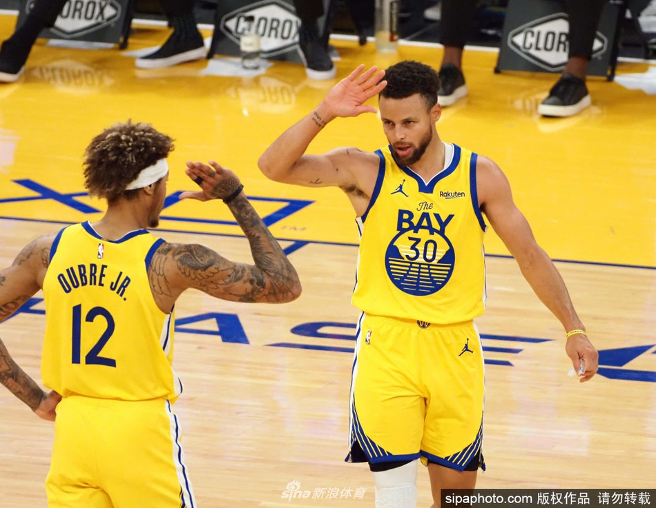 库里成为现役第8位60分先生