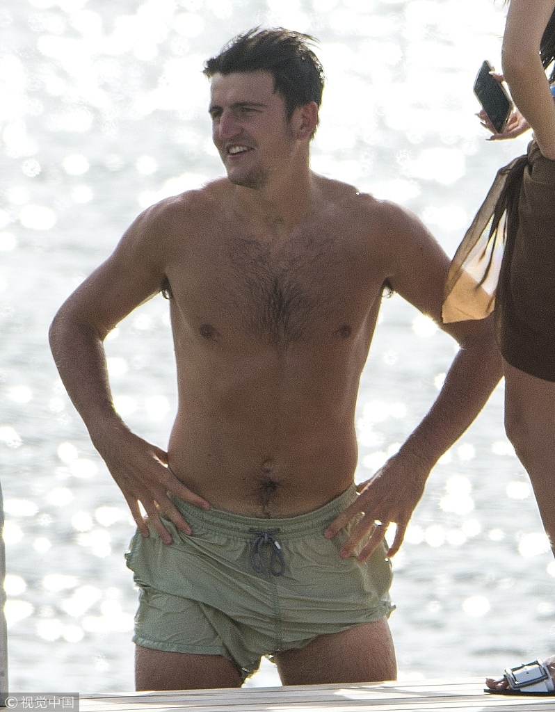 英格兰球星马奎尔海岛享受二人世界