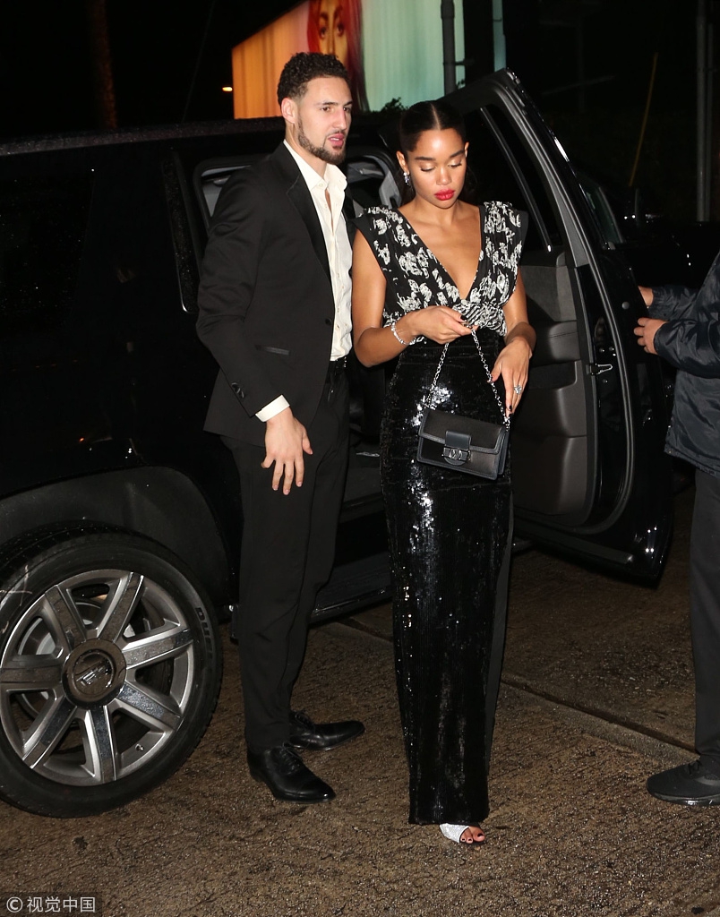 汤普森携女友外出