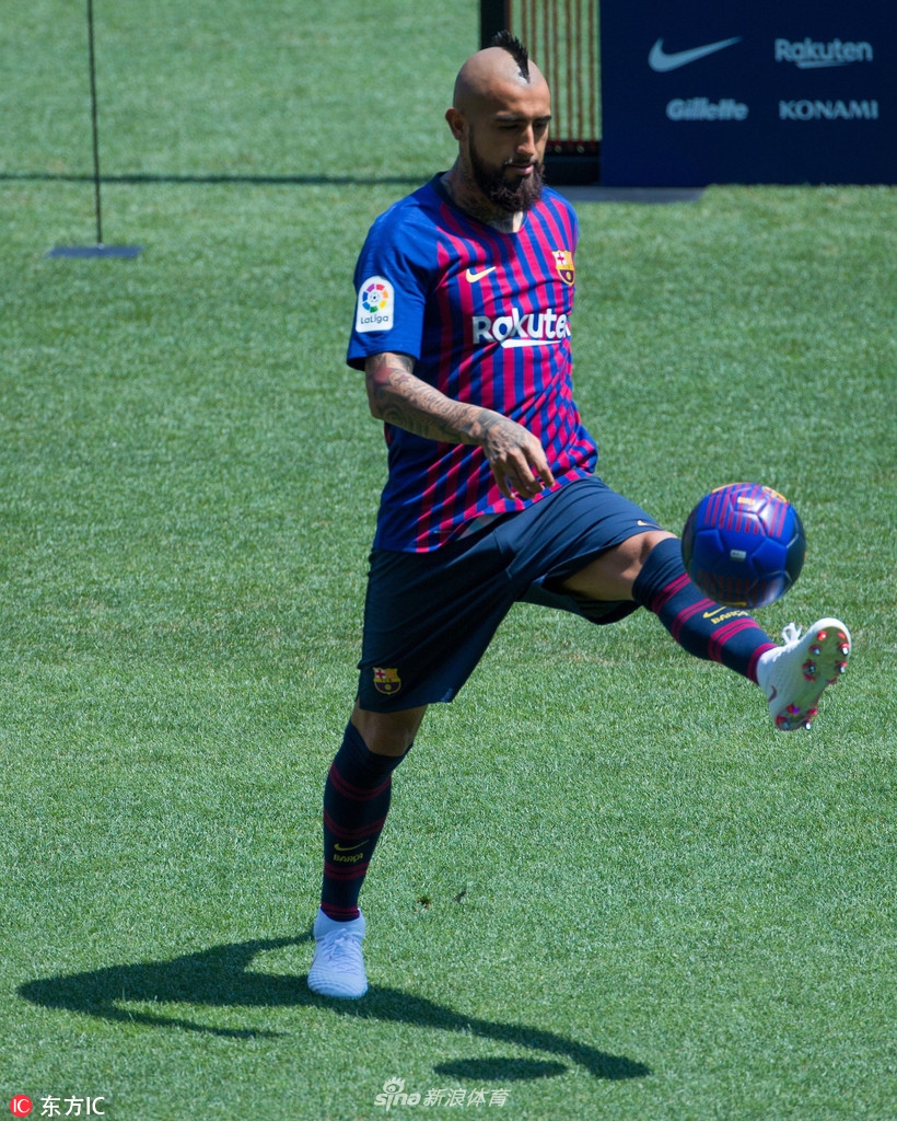 比达尔亮相诺坎普球场