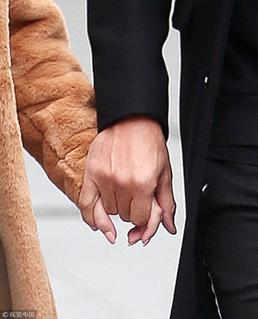 曼联名宿费迪南德携女友外出