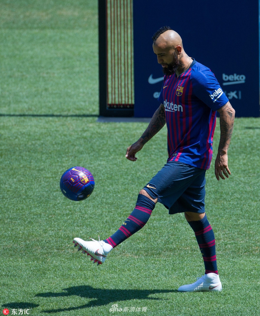 比达尔亮相诺坎普球场