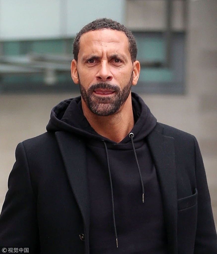 曼联名宿费迪南德携女友外出