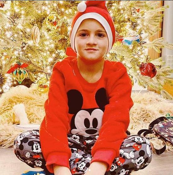 梅西一家温馨合照庆祝圣诞节