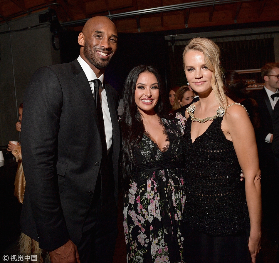 科比携爱妻出席活动