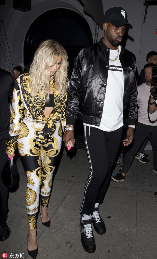 汤普森与女友科勒-卡戴珊深夜外出