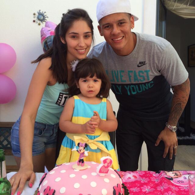 罗霍的妻子曾是阿根廷时尚界明星,美艳性感,二人结婚后妻子放弃事业