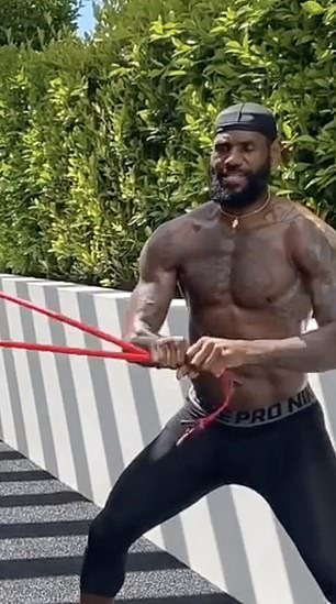 詹姆斯居家健身很疯狂