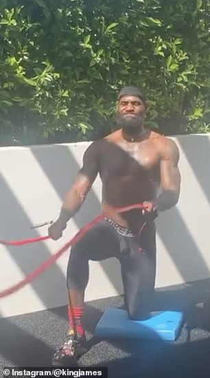 詹姆斯居家健身很疯狂