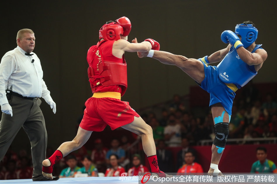 男子散打70公斤级师战卫摘银