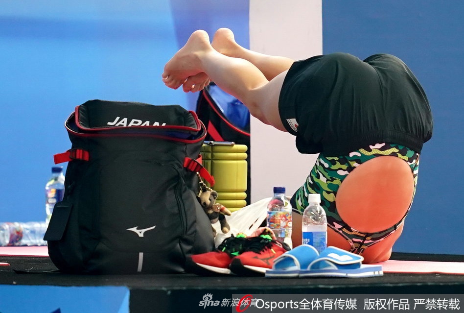 日本游泳名将大桥悠依秀身材