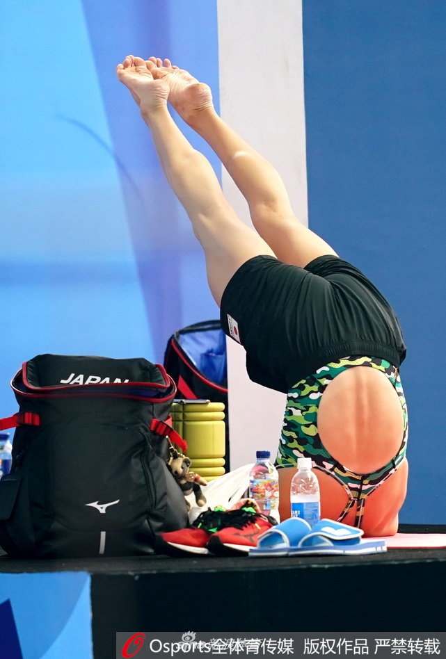 日本游泳名将大桥悠依秀身材